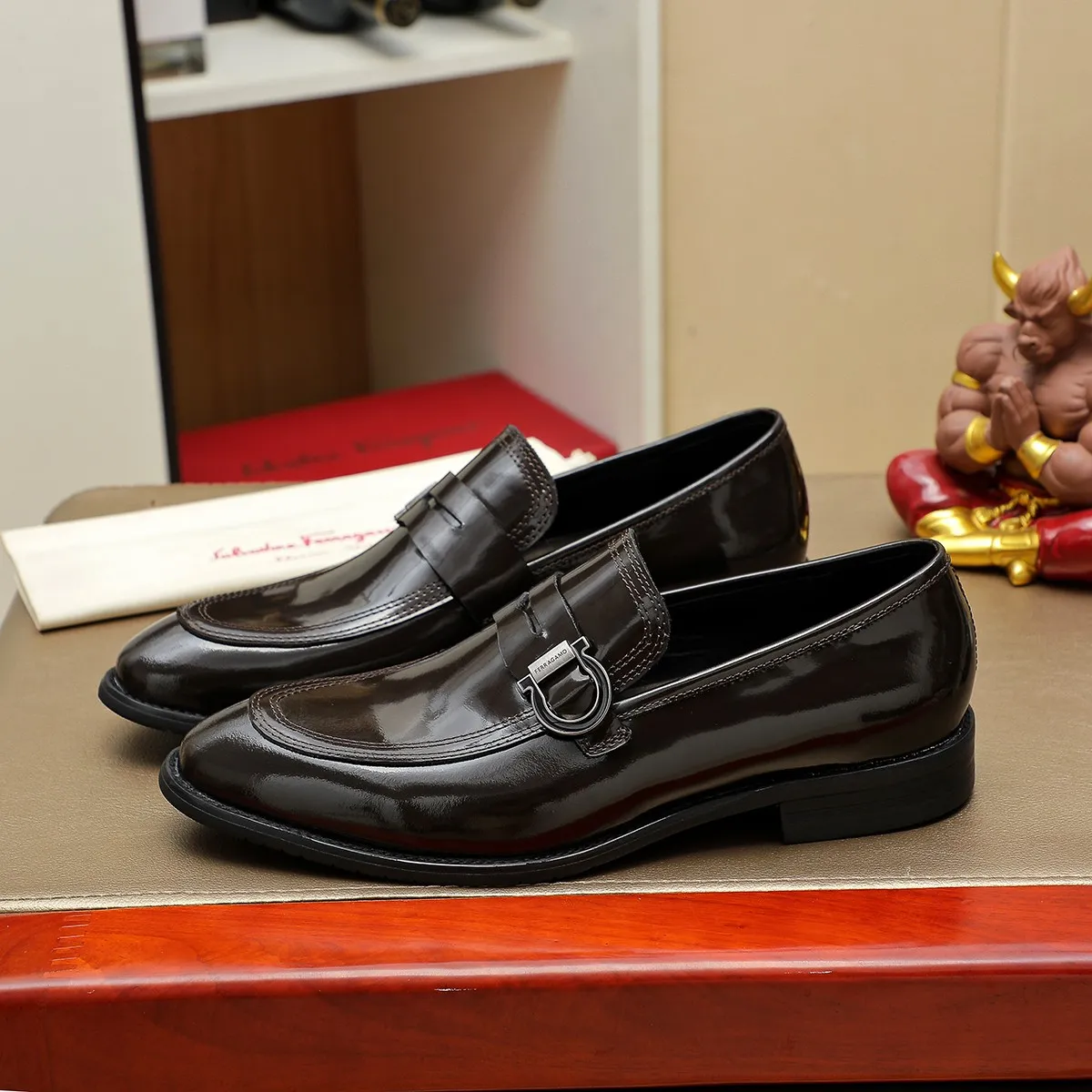 Men's shoes 💰460 Ferragamo [Ferragamo] top imported suit men's shoes 💯Original copy of the official website, product materials: selected imported embossed calfskin + luxury hardware buckle accessories ~ imported water-dyed cow 🐂 leather lining. Strong three-dimensional visual effect, original combination outsole, multiple colors available😘 Size: 39-44 (38.45.46. Customized)